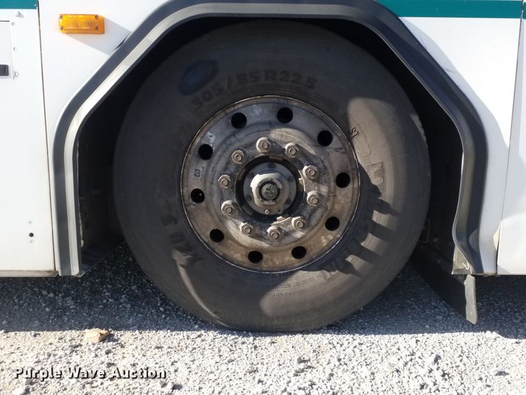 image for item GJ9183 2001 Gillig transit bus