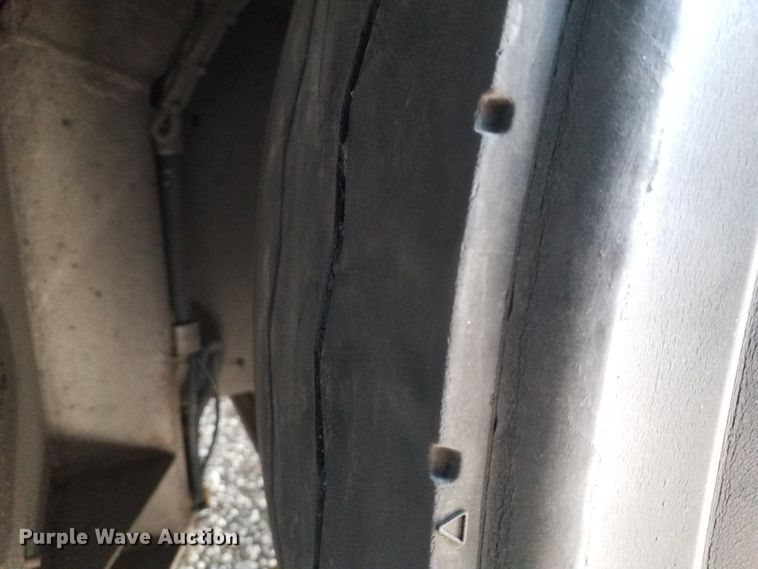 image for item GJ9183 2001 Gillig transit bus