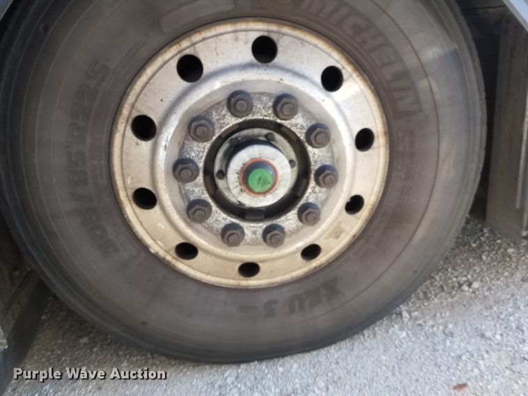 image for item GJ9183 2001 Gillig transit bus