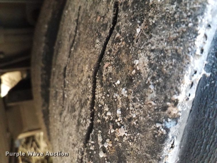 image for item GJ9183 2001 Gillig transit bus