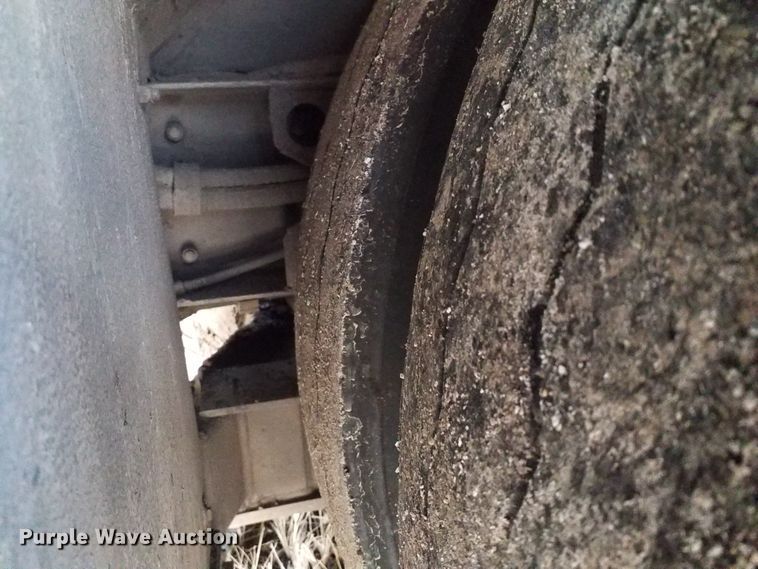 image for item GJ9183 2001 Gillig transit bus