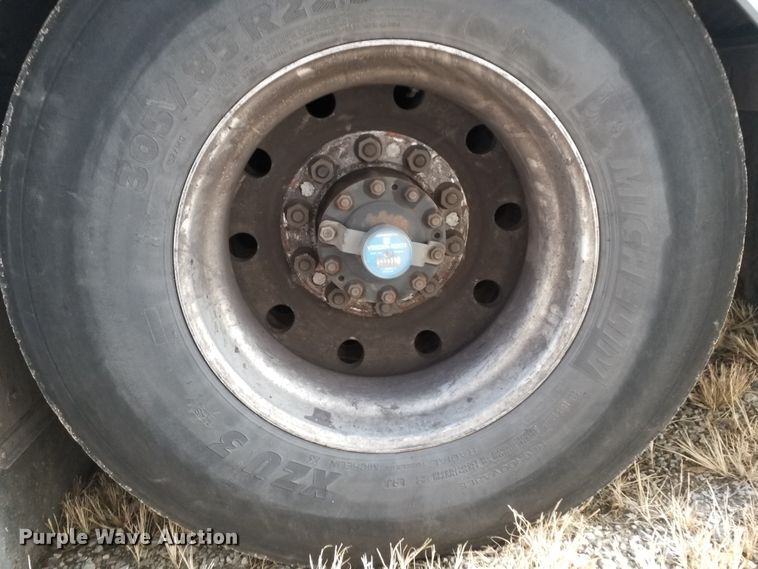 image for item GJ9183 2001 Gillig transit bus