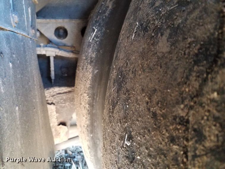 image for item GJ9183 2001 Gillig transit bus