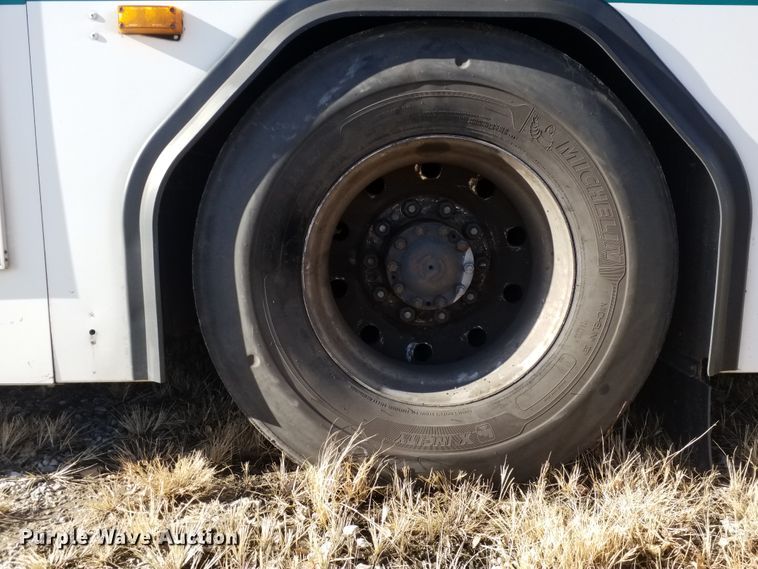 image for item GJ9183 2001 Gillig transit bus