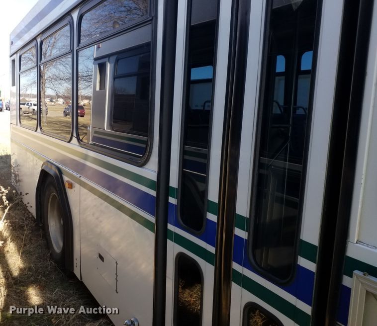 image for item GJ9184 2001 Gillig transit bus