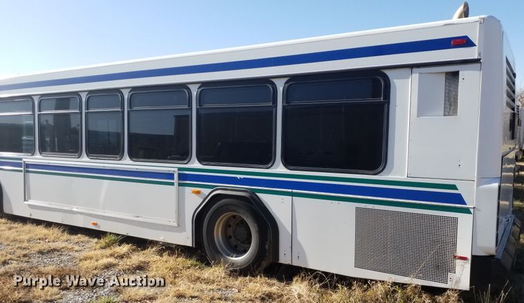 image for item GJ9184 2001 Gillig transit bus