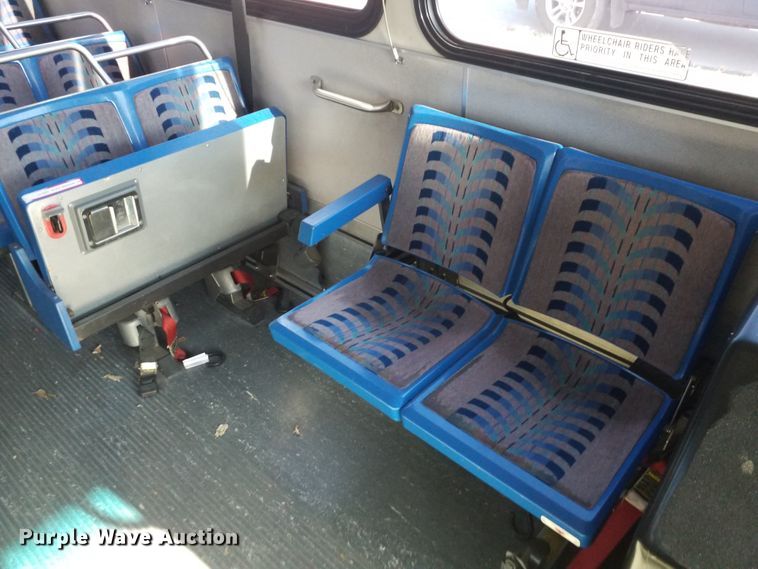 image for item GJ9184 2001 Gillig transit bus