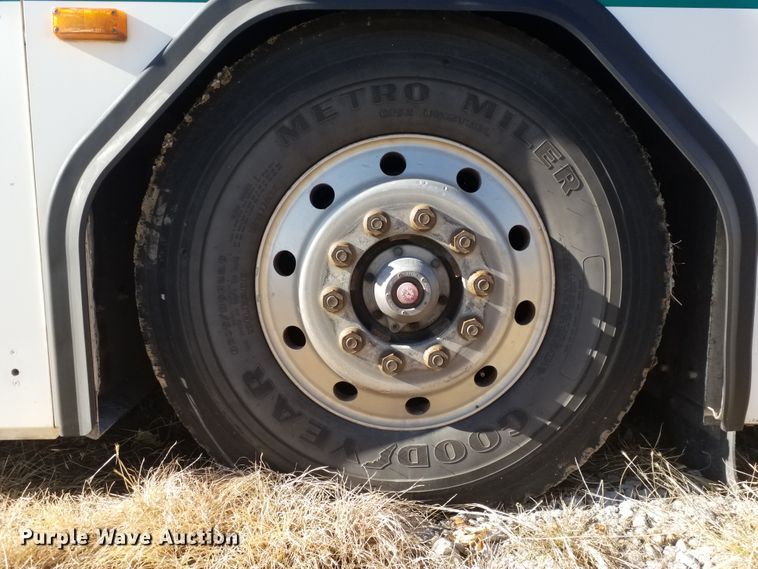 image for item GJ9184 2001 Gillig transit bus