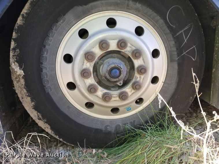 image for item GJ9184 2001 Gillig transit bus