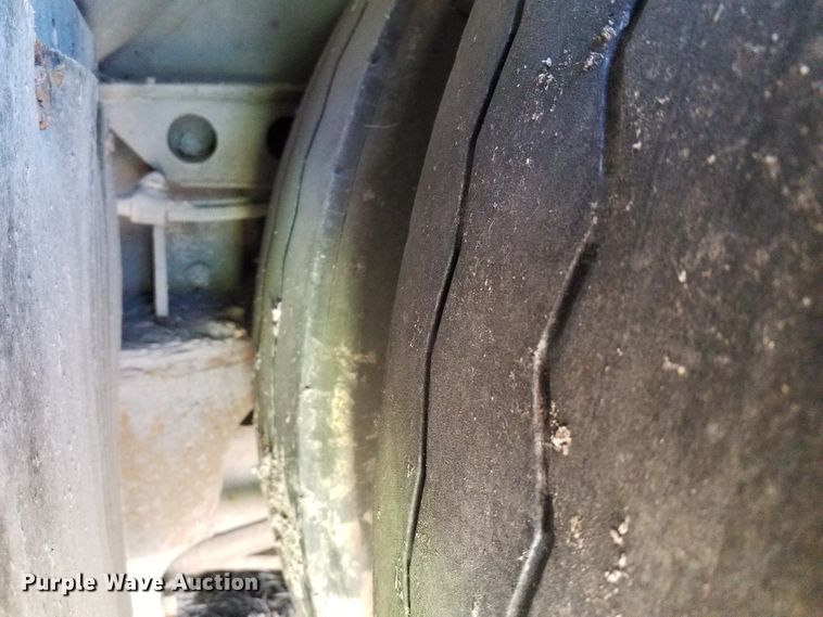 image for item GJ9184 2001 Gillig transit bus