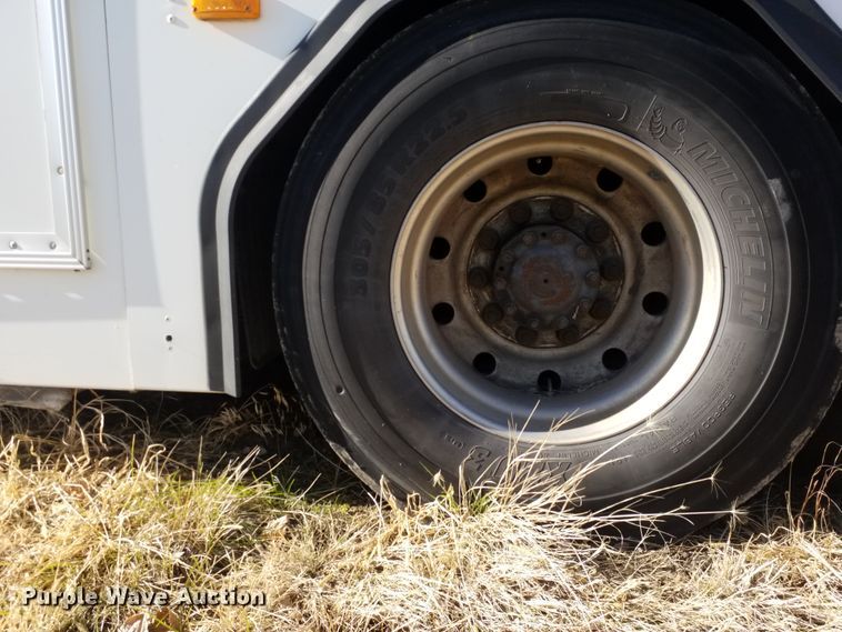 image for item GJ9184 2001 Gillig transit bus