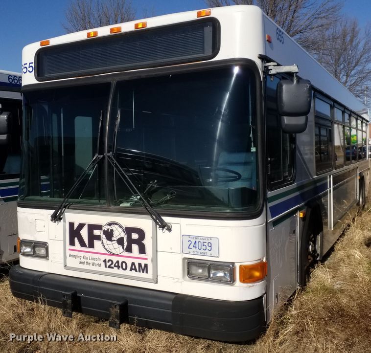 image for item GJ9185 2001 Gillig transit bus