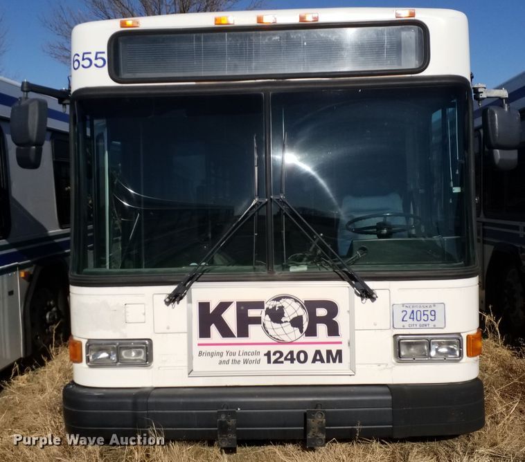 image for item GJ9185 2001 Gillig transit bus