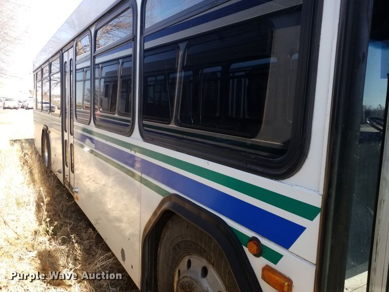 image for item GJ9185 2001 Gillig transit bus