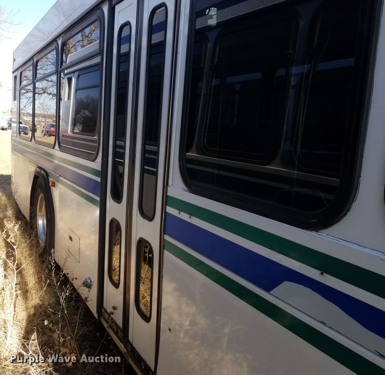 image for item GJ9185 2001 Gillig transit bus