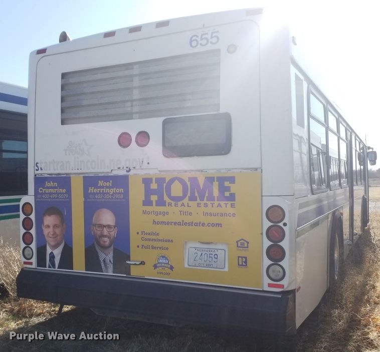 image for item GJ9185 2001 Gillig transit bus