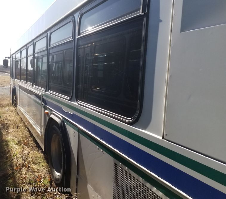 image for item GJ9185 2001 Gillig transit bus