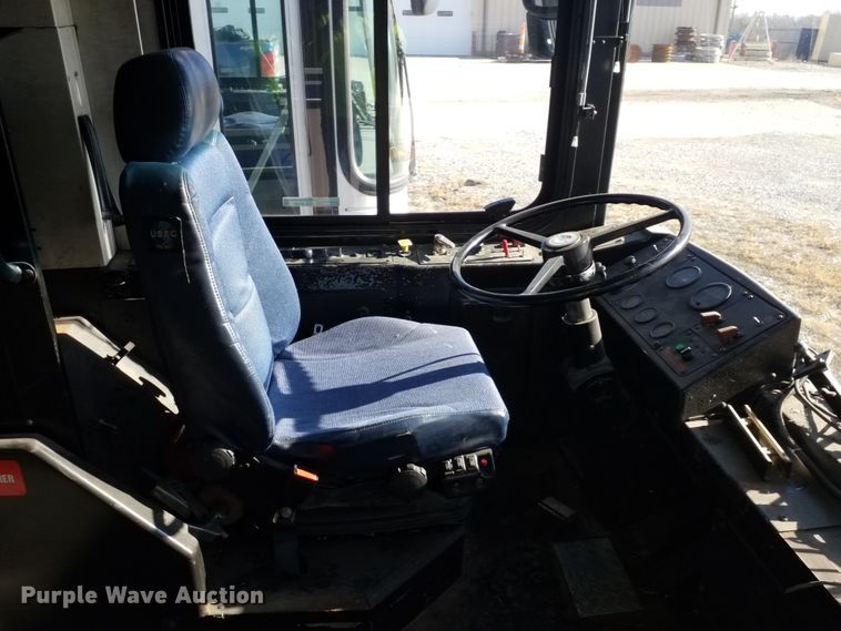 image for item GJ9185 2001 Gillig transit bus