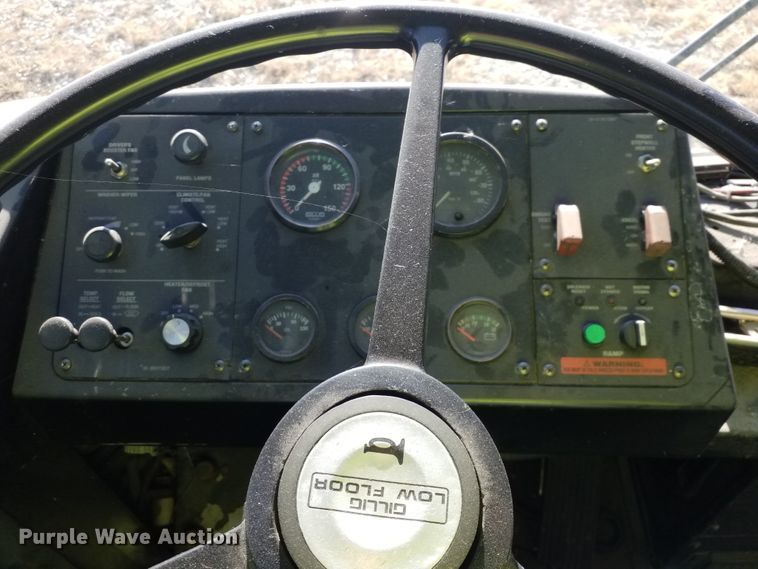 image for item GJ9185 2001 Gillig transit bus