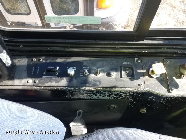 image for item GJ9185 2001 Gillig transit bus