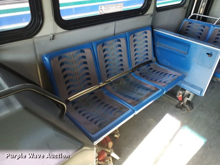 image for item GJ9185 2001 Gillig transit bus