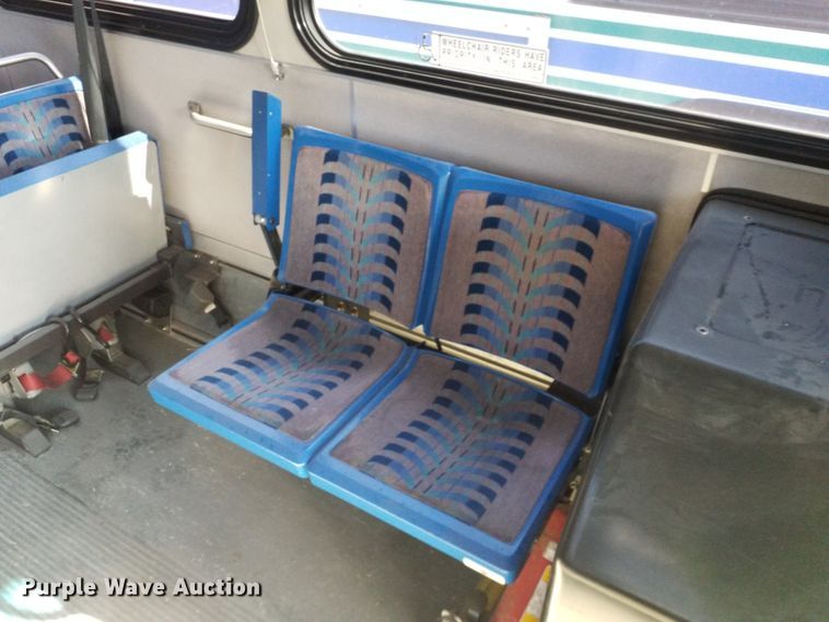 image for item GJ9185 2001 Gillig transit bus