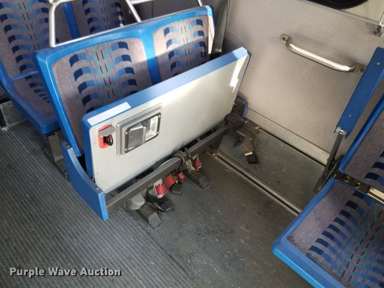 image for item GJ9185 2001 Gillig transit bus