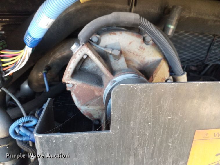 image for item GJ9185 2001 Gillig transit bus