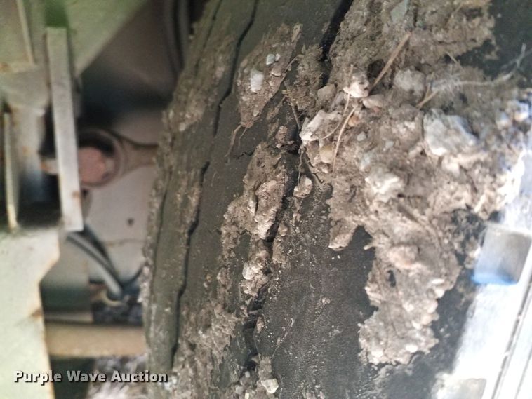 image for item GJ9185 2001 Gillig transit bus