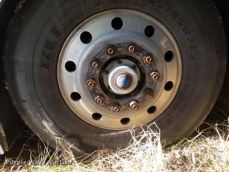 image for item GJ9185 2001 Gillig transit bus