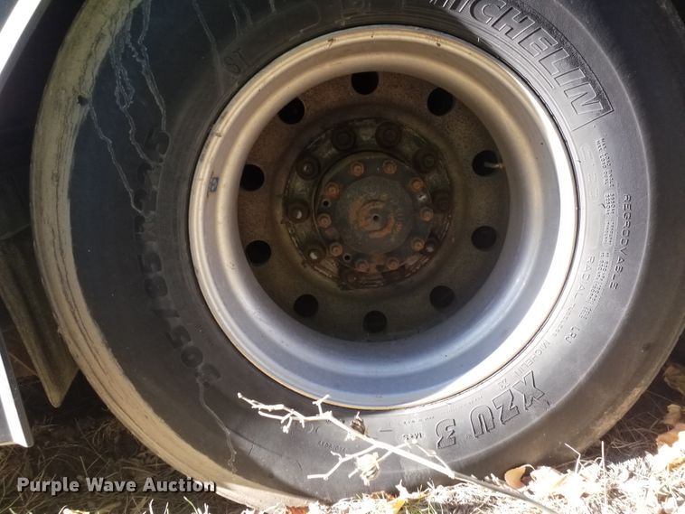 image for item GJ9185 2001 Gillig transit bus