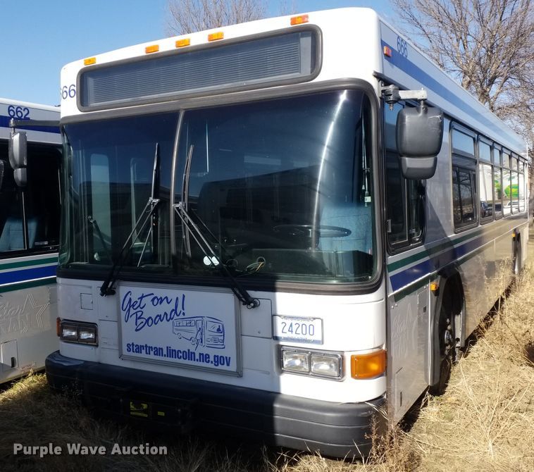 image for item GJ9186 2001 Gillig transit bus