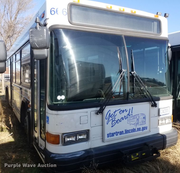 image for item GJ9186 2001 Gillig transit bus