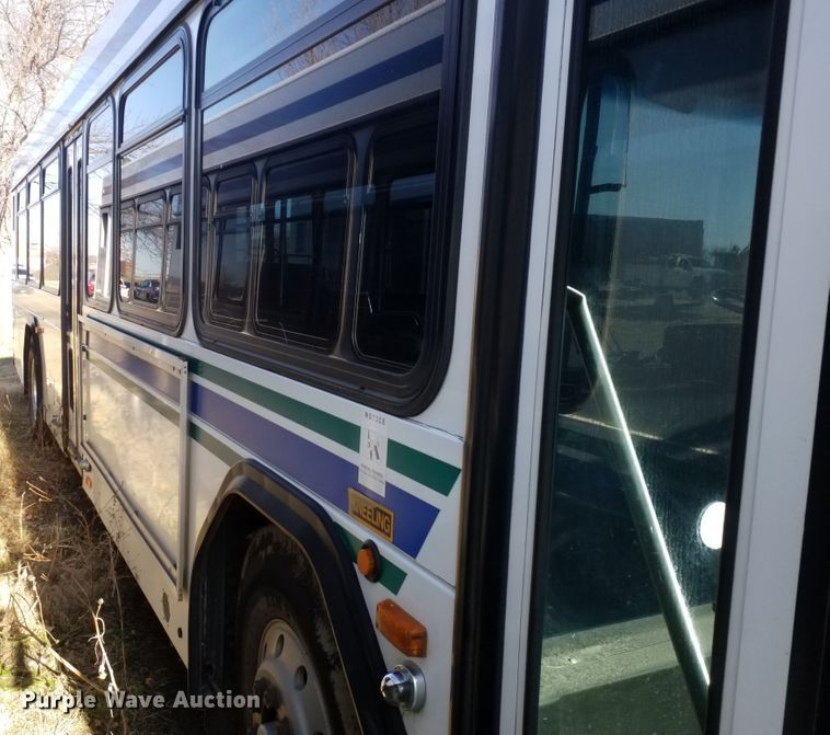 image for item GJ9186 2001 Gillig transit bus