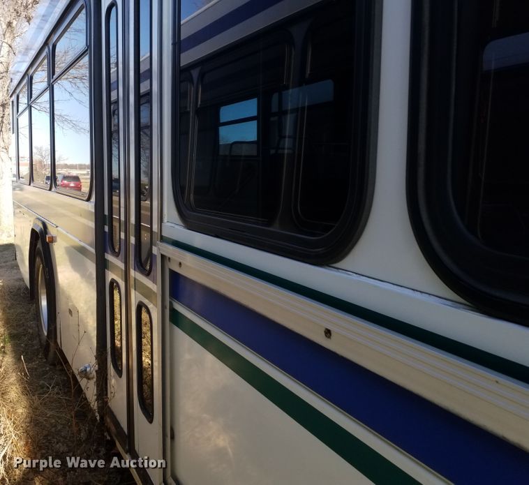 image for item GJ9186 2001 Gillig transit bus