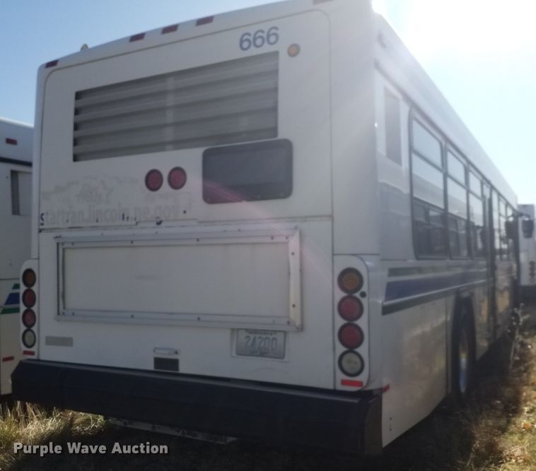 image for item GJ9186 2001 Gillig transit bus