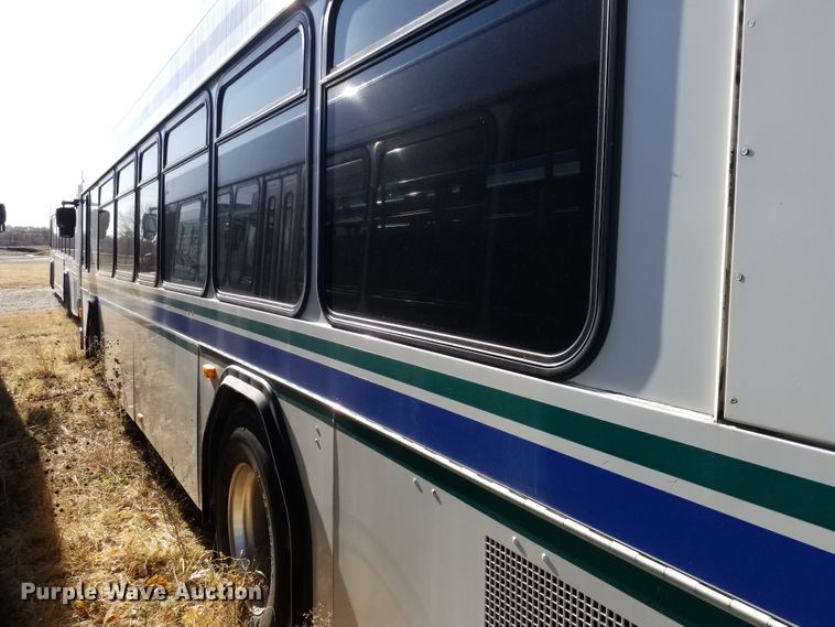 image for item GJ9186 2001 Gillig transit bus