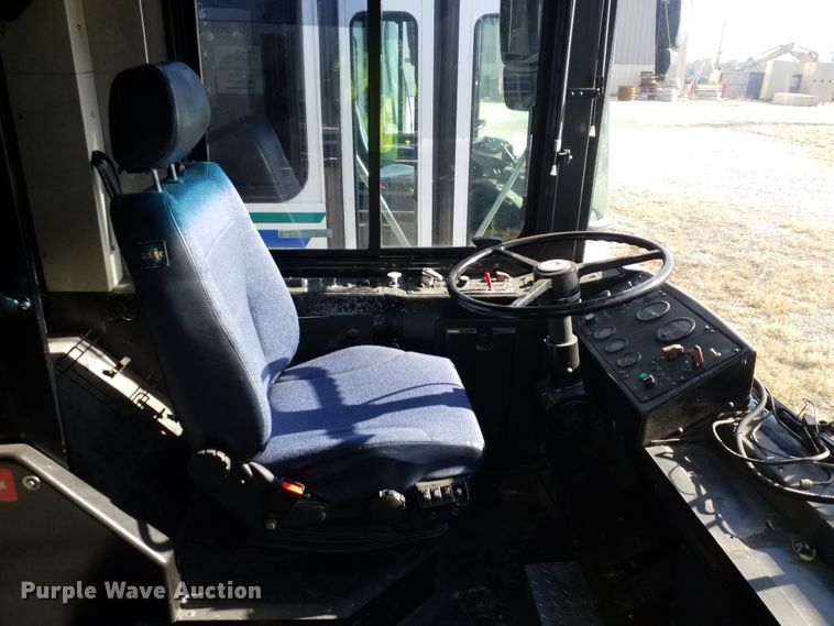 image for item GJ9186 2001 Gillig transit bus