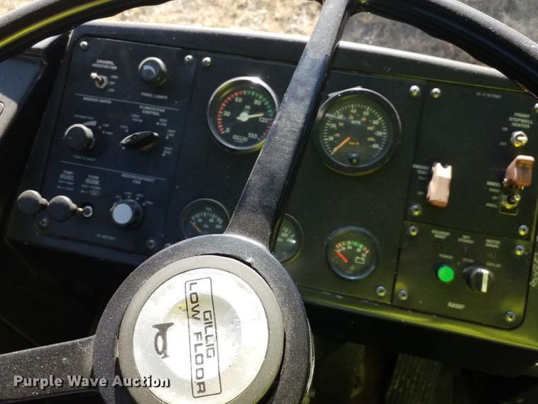 image for item GJ9186 2001 Gillig transit bus