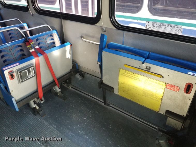 image for item GJ9186 2001 Gillig transit bus