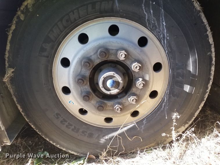 image for item GJ9186 2001 Gillig transit bus