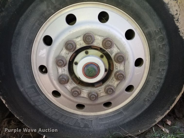 image for item GJ9186 2001 Gillig transit bus