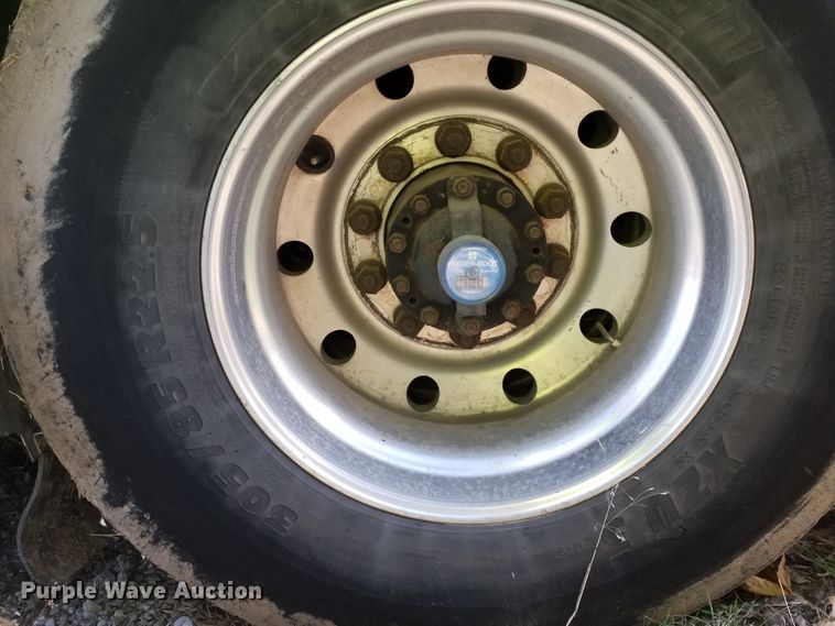 image for item GJ9186 2001 Gillig transit bus