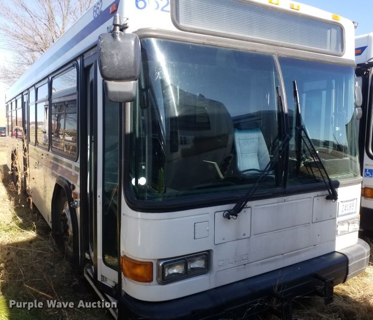 image for item GJ9187 2001 Gillig transit bus