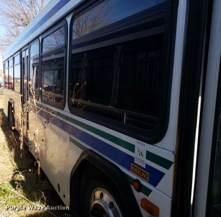 image for item GJ9187 2001 Gillig transit bus