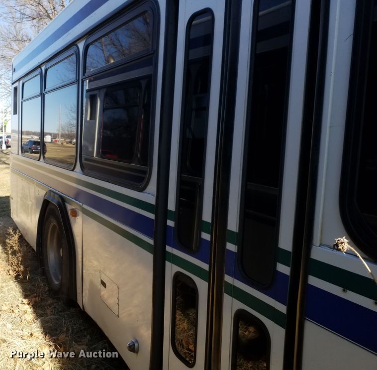 image for item GJ9187 2001 Gillig transit bus