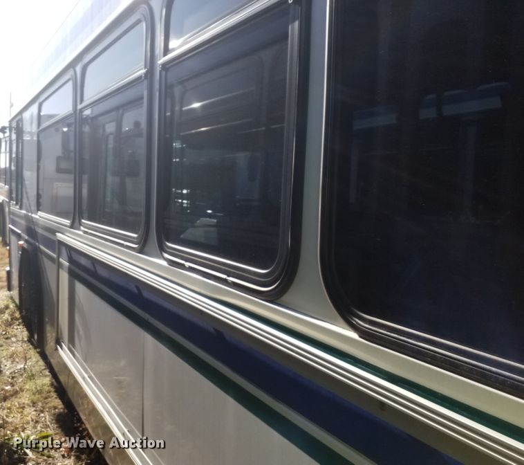 image for item GJ9187 2001 Gillig transit bus