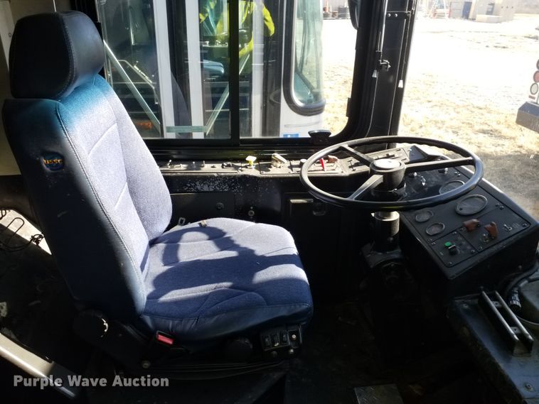 image for item GJ9187 2001 Gillig transit bus