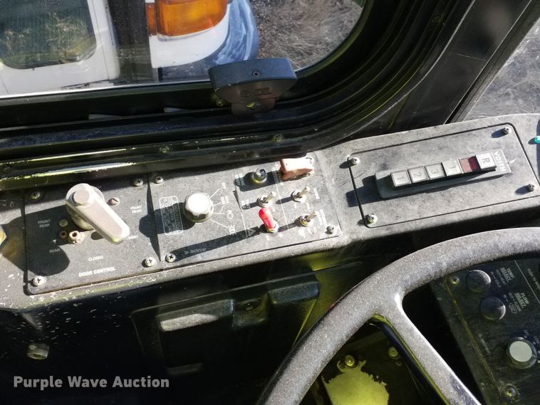 image for item GJ9187 2001 Gillig transit bus