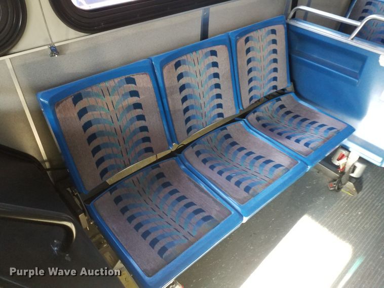 image for item GJ9187 2001 Gillig transit bus